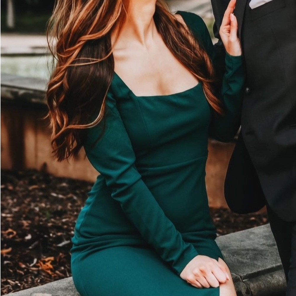 Worn once - Lulu's Emerald Long-Sleeve Dress